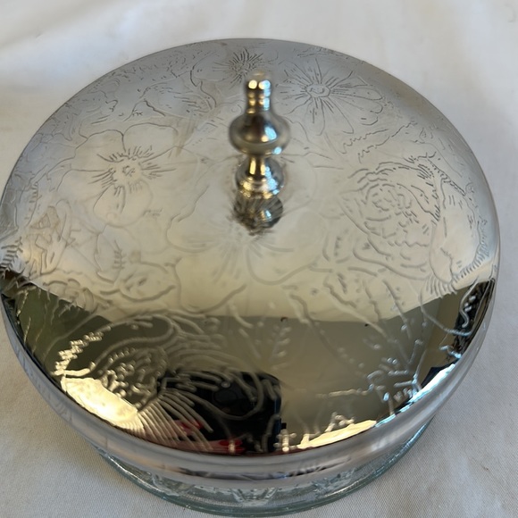 Victorian Trading Co Glass Powder/Trinket Box Silver Tone Lid - Picture 9 of 16